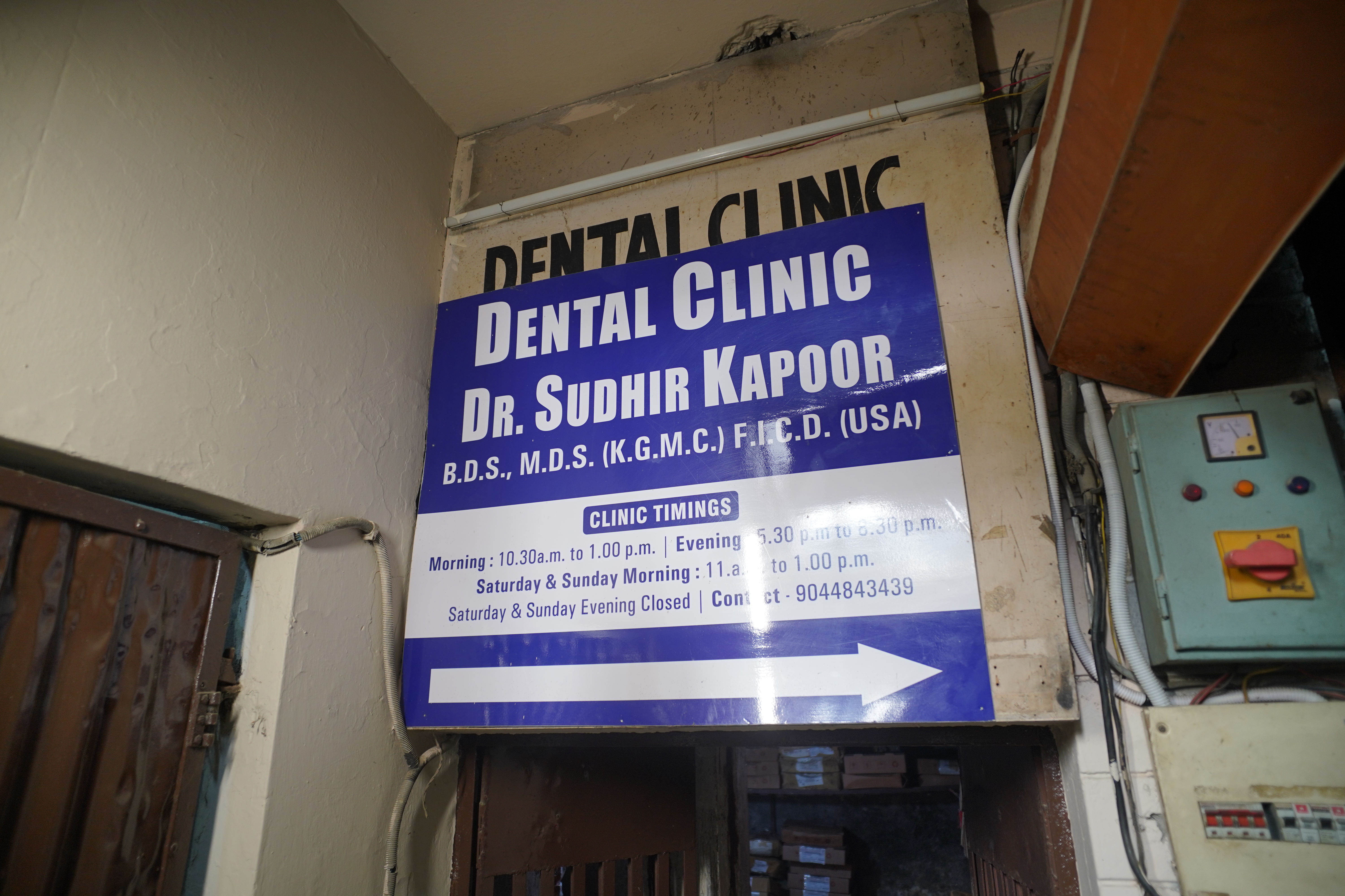 Hazratganj Clinic Entrance